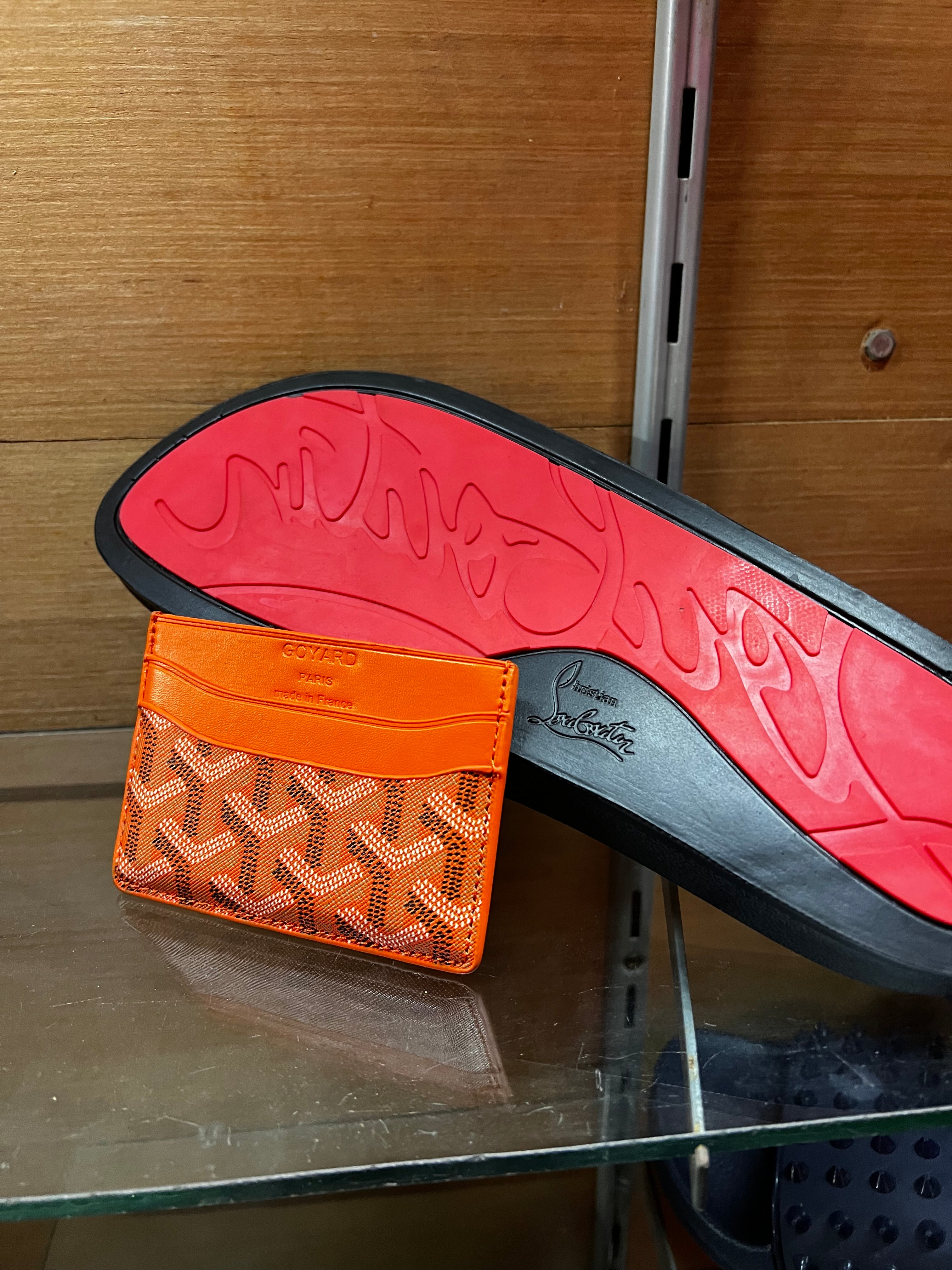 Pck claquette Louboutin + Porte carte goyard