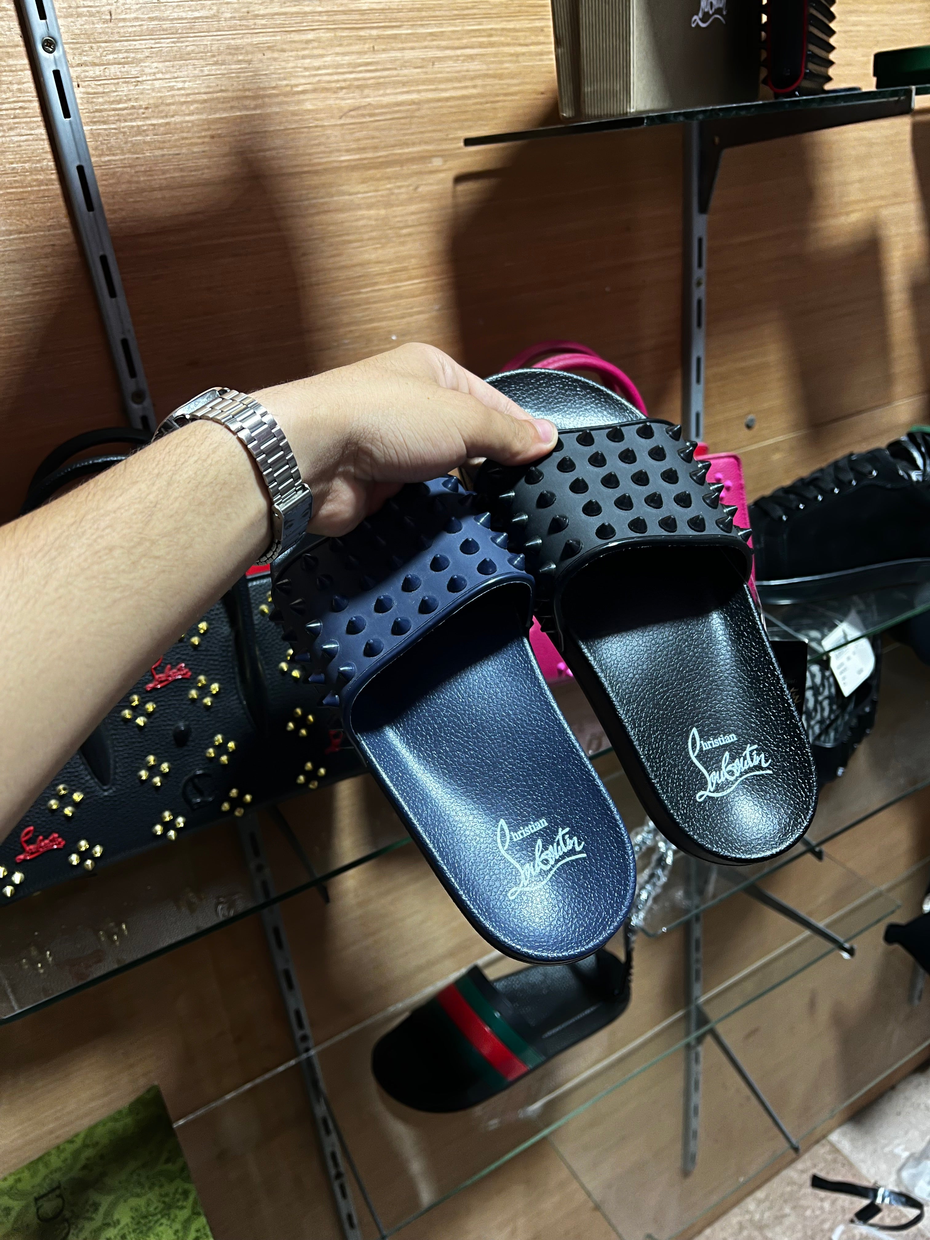 Pack 2  claquettes louboutin + van cleef gratuite ✅