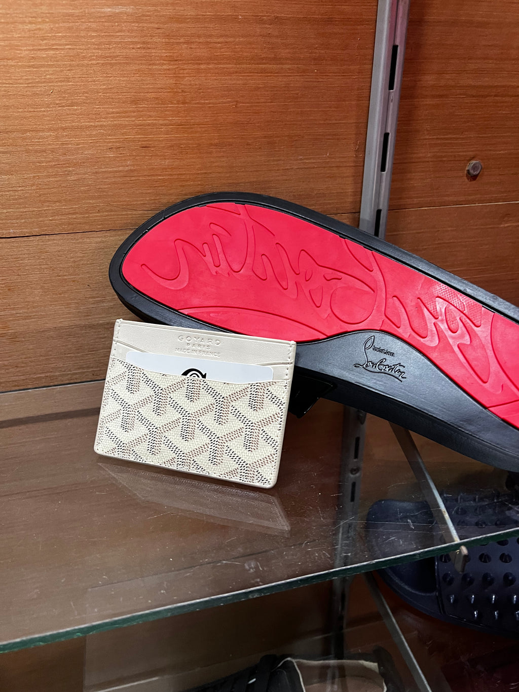 Pck claquette Louboutin + Porte carte goyard