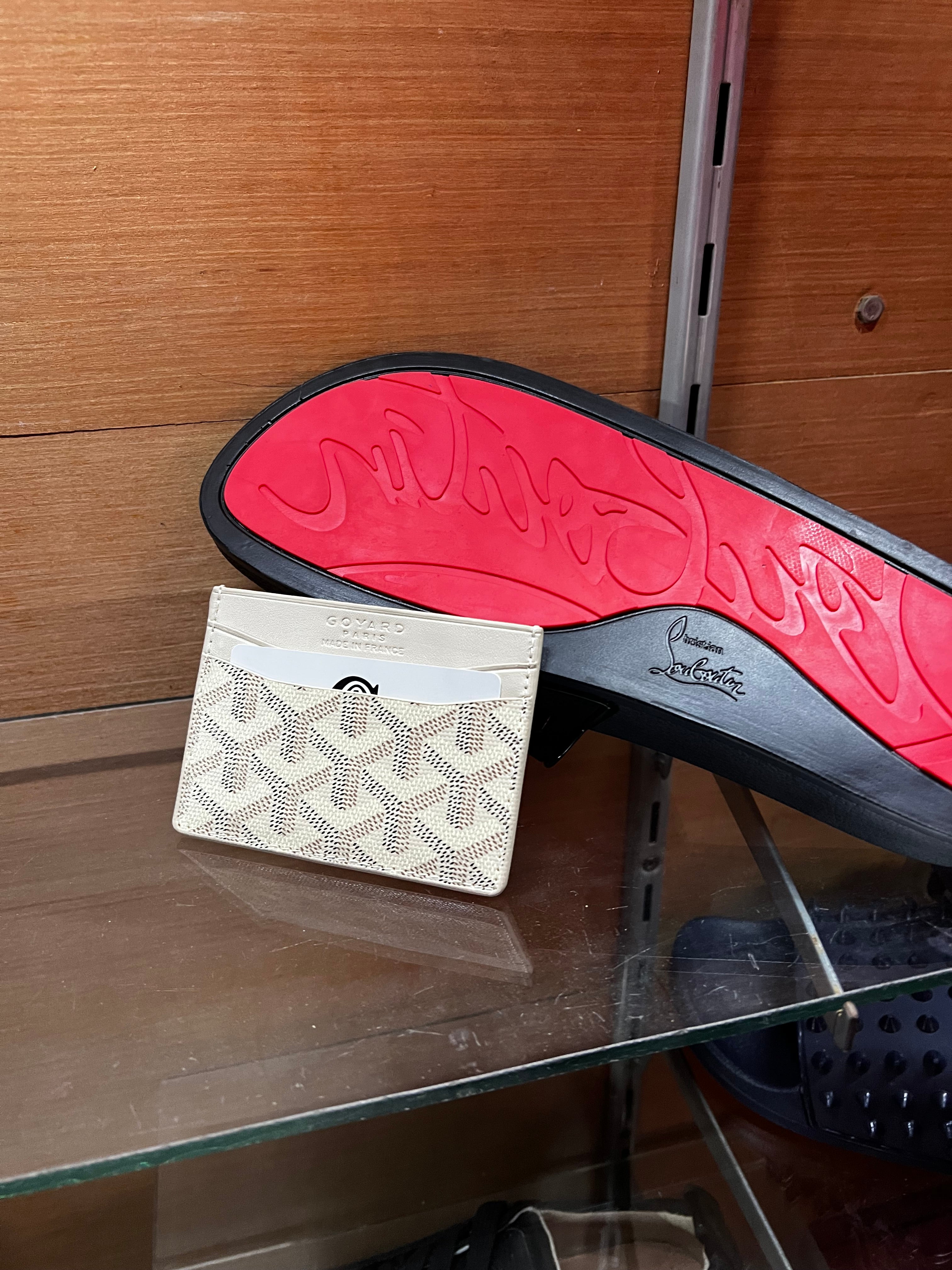 Pck claquette Louboutin + Porte carte goyard