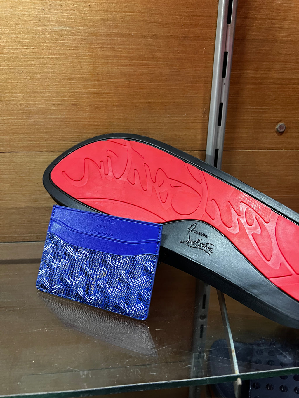 Pck claquette Louboutin + Porte carte goyard