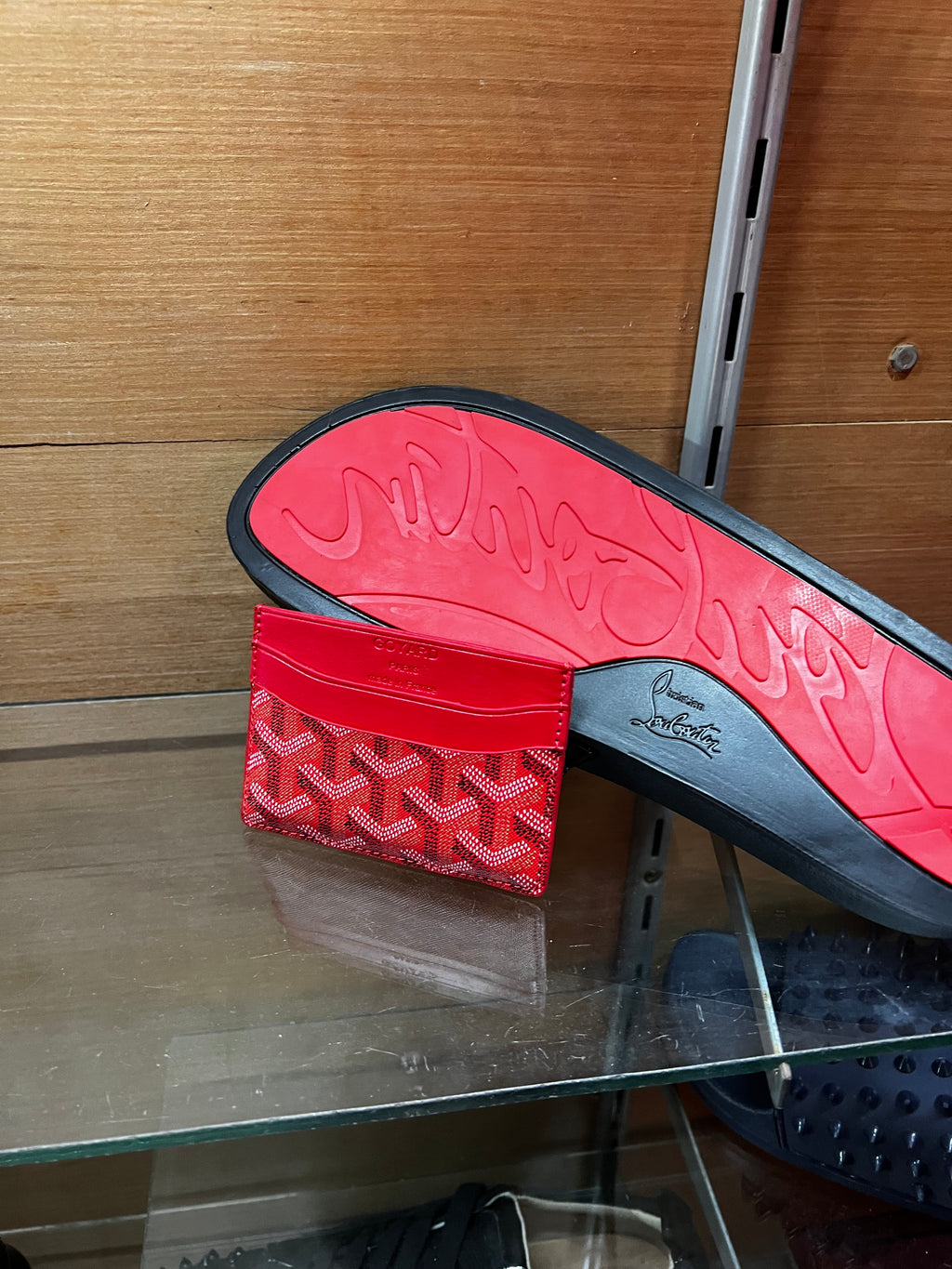 Pck claquette Louboutin + Porte carte goyard